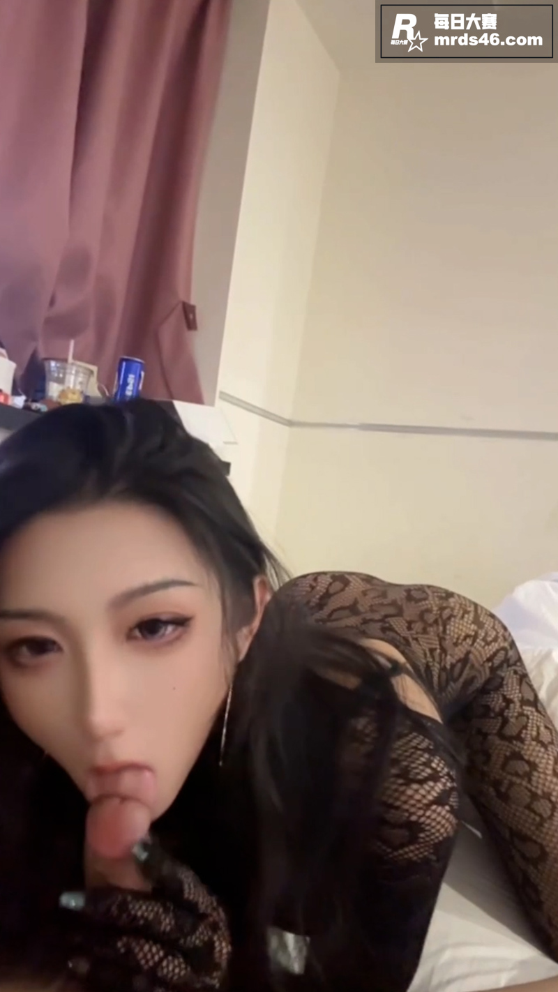 冷艳TS伪娘 潘雨辰相关图片6
