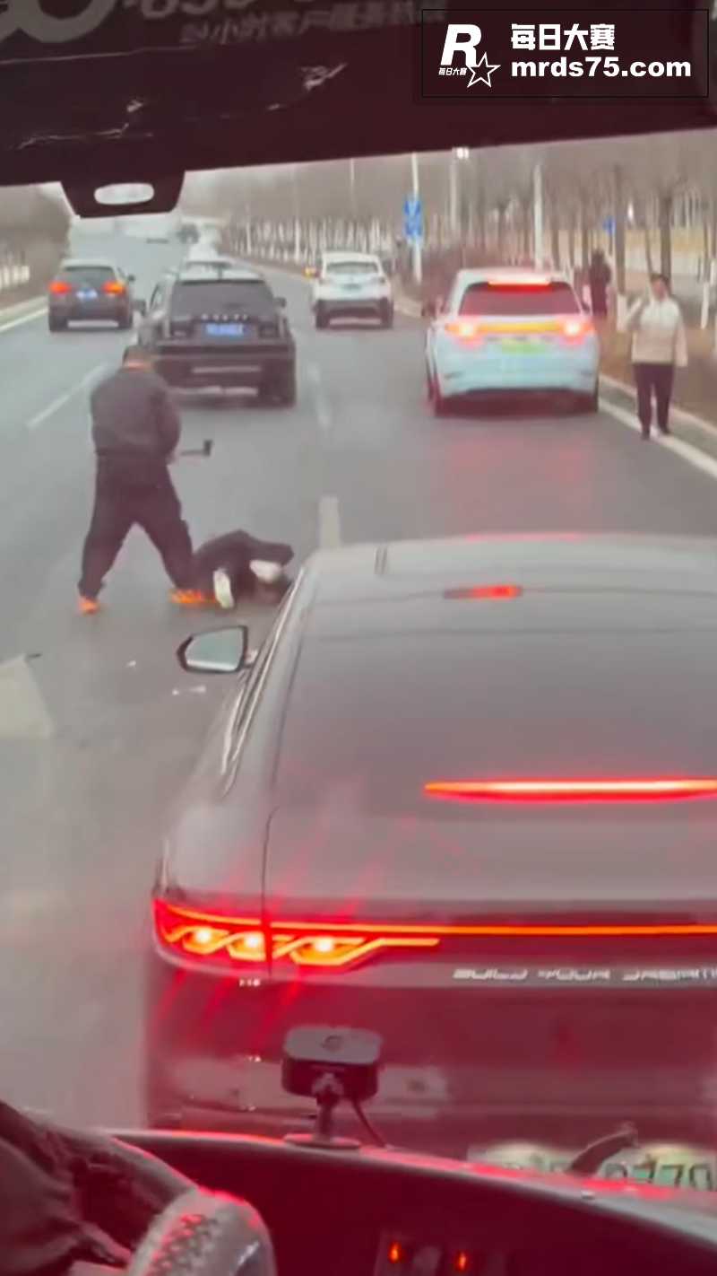 河北阿那亚斧头砍人事相关图片6
