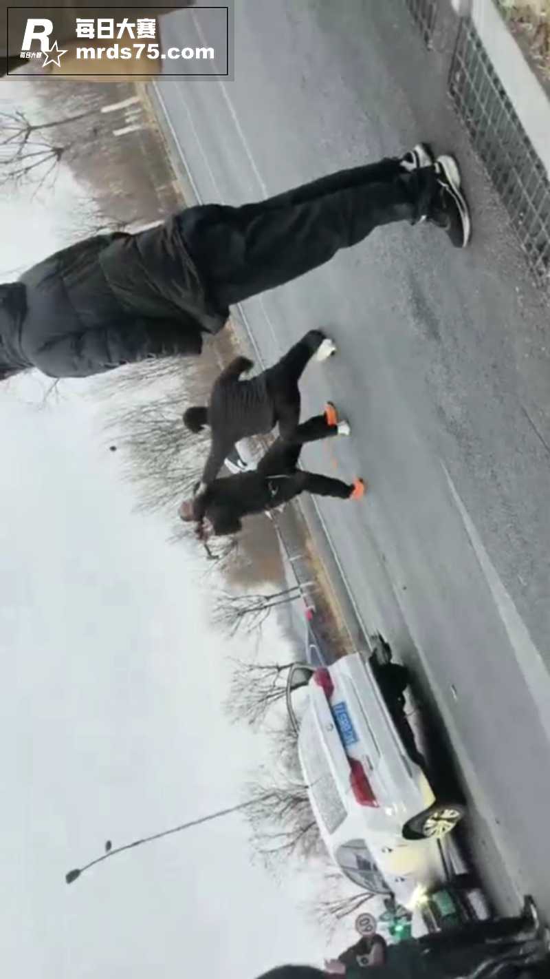 河北阿那亚斧头砍人事相关图片8