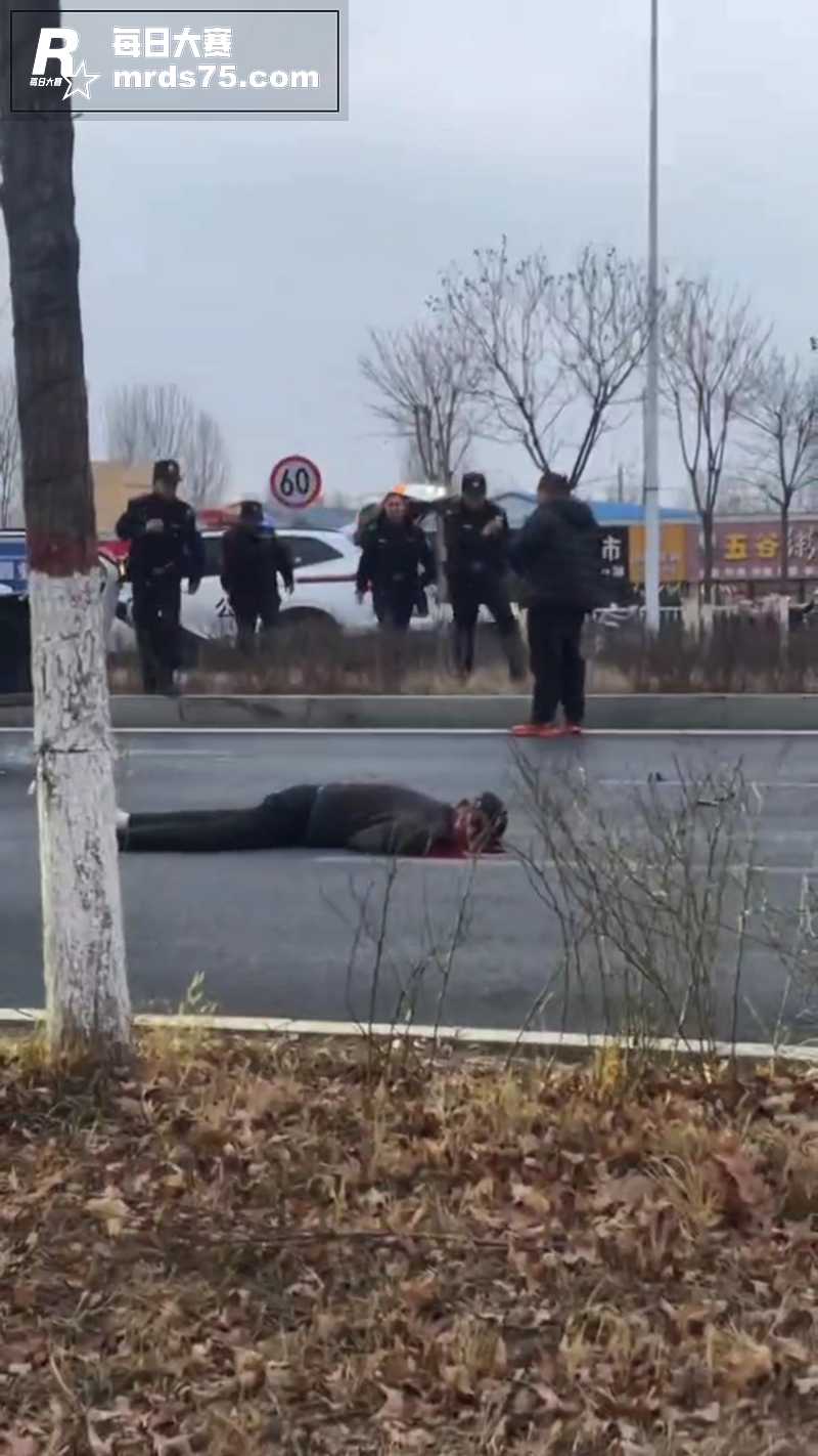 河北阿那亚斧头砍人事相关图片9