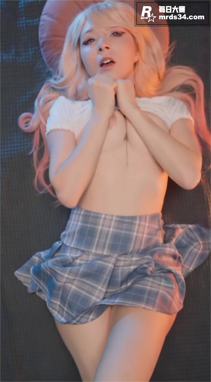 OnlyFans巨乳相关图片1