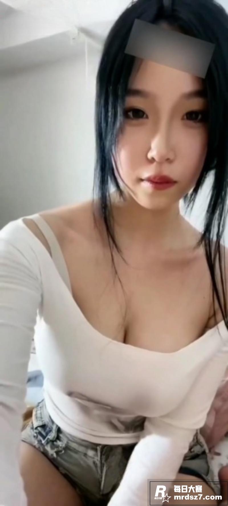 高颜值巨乳女神 蝴蝶相关图片1