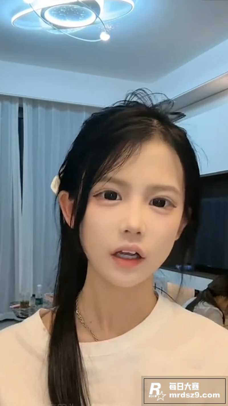 抖音高颜值女网红 困相关图片5