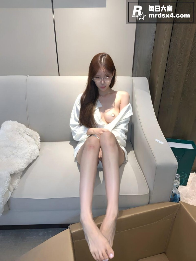 推特高颜值福利姬 小相关图片14