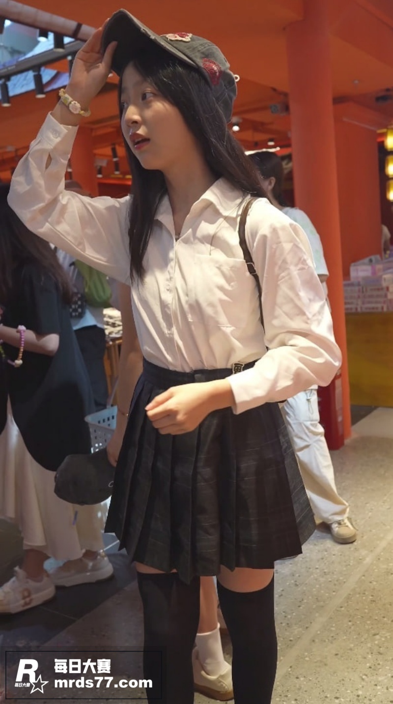 街拍抄底大神 尾随清相关图片3
