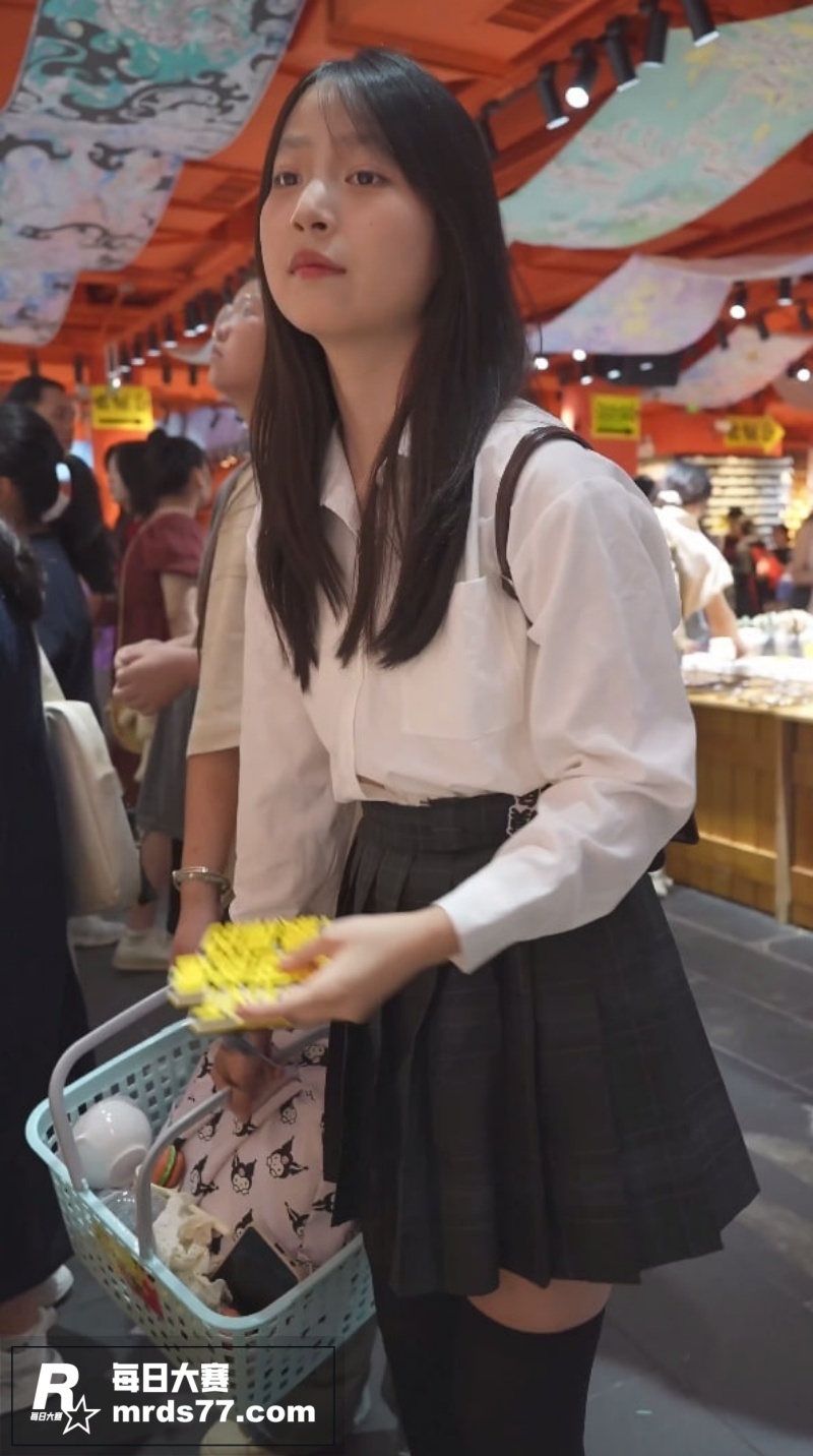 街拍抄底大神 尾随清相关图片6