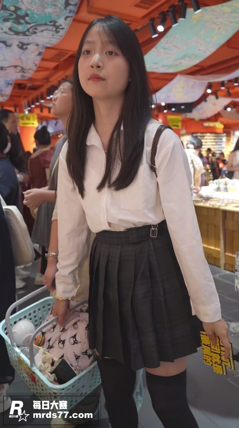 街拍抄底大神 尾随清相关图片7