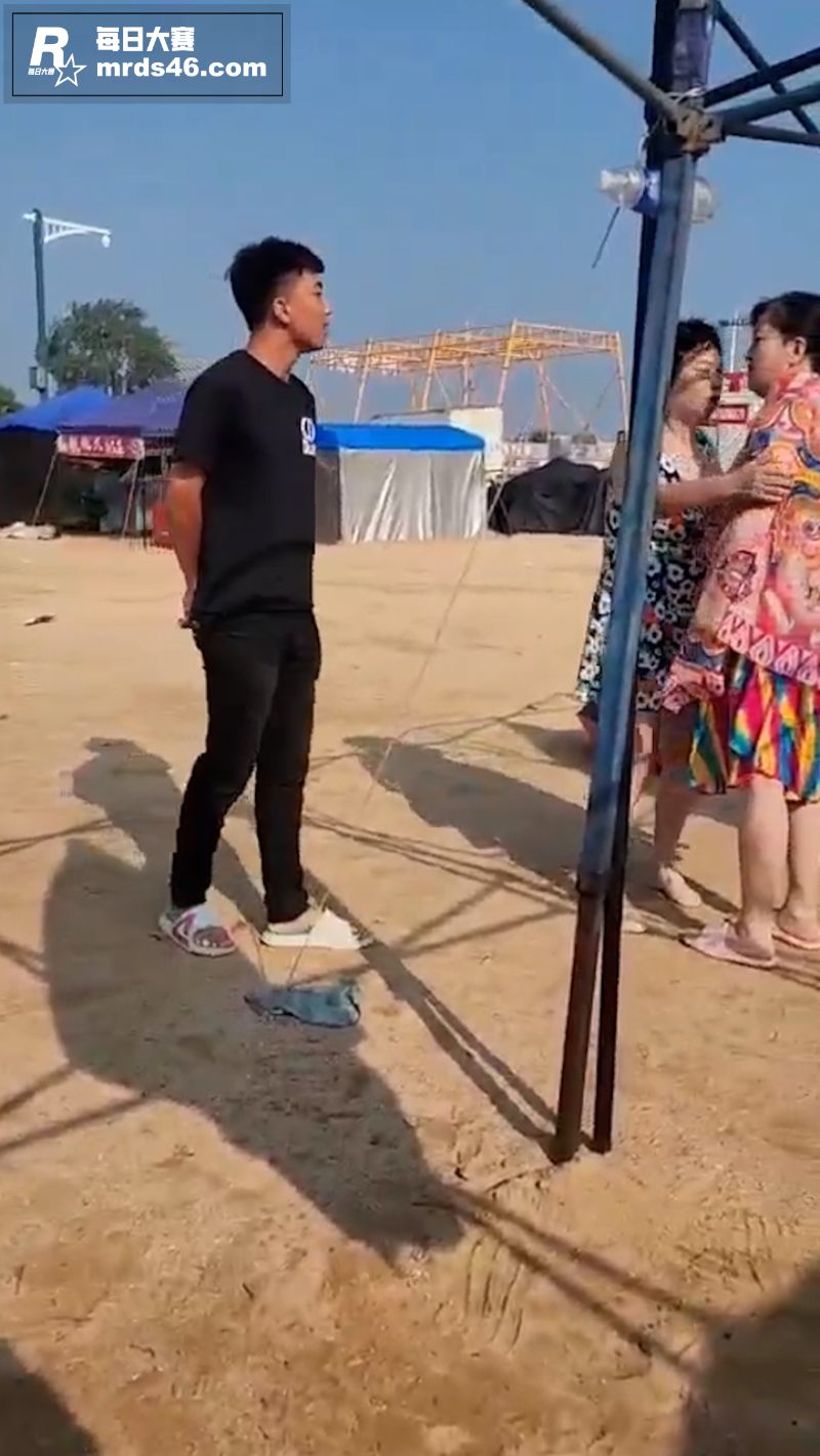 年青小伙与大妈发生口相关图片2