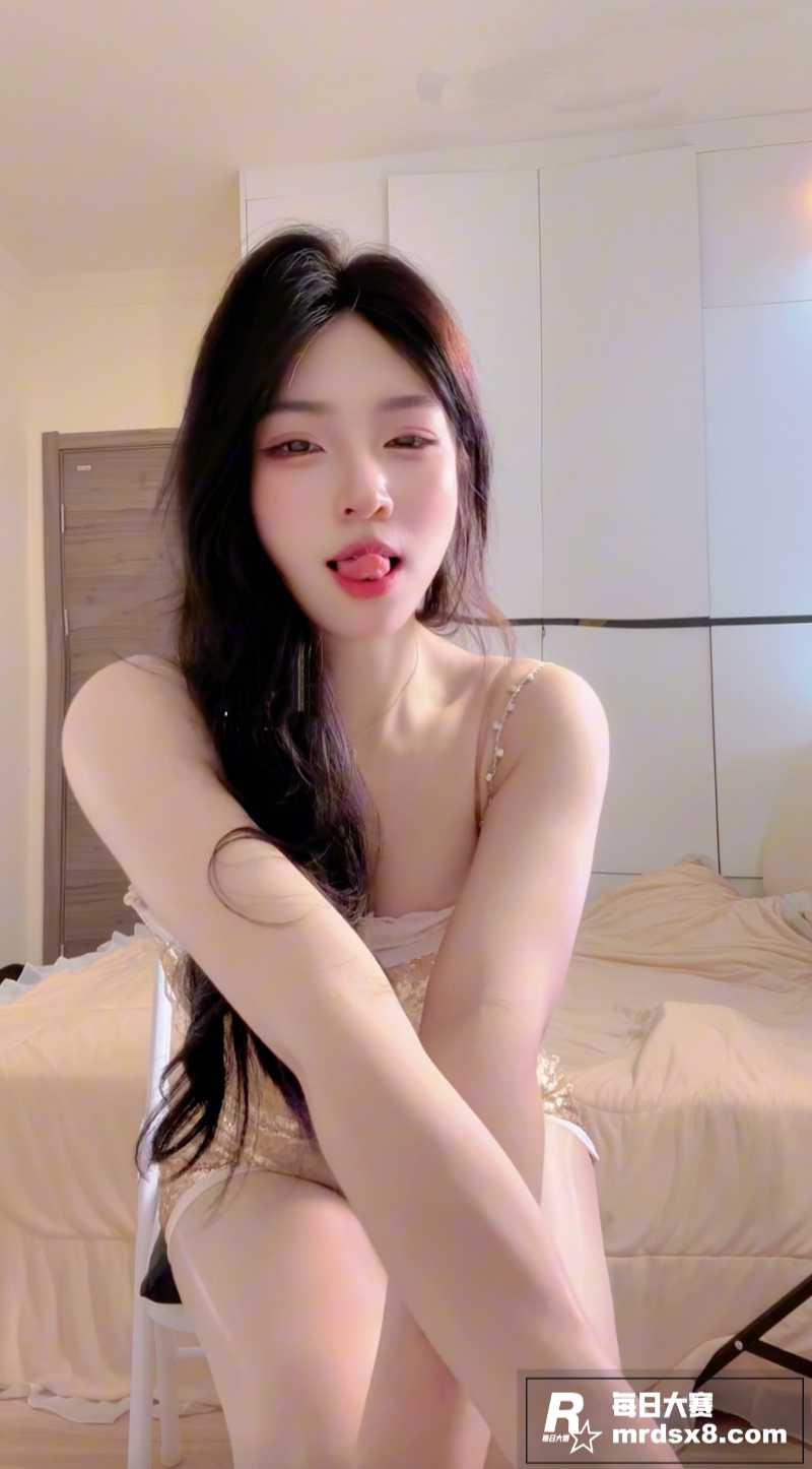 快手性感人妻网红 小相关图片4