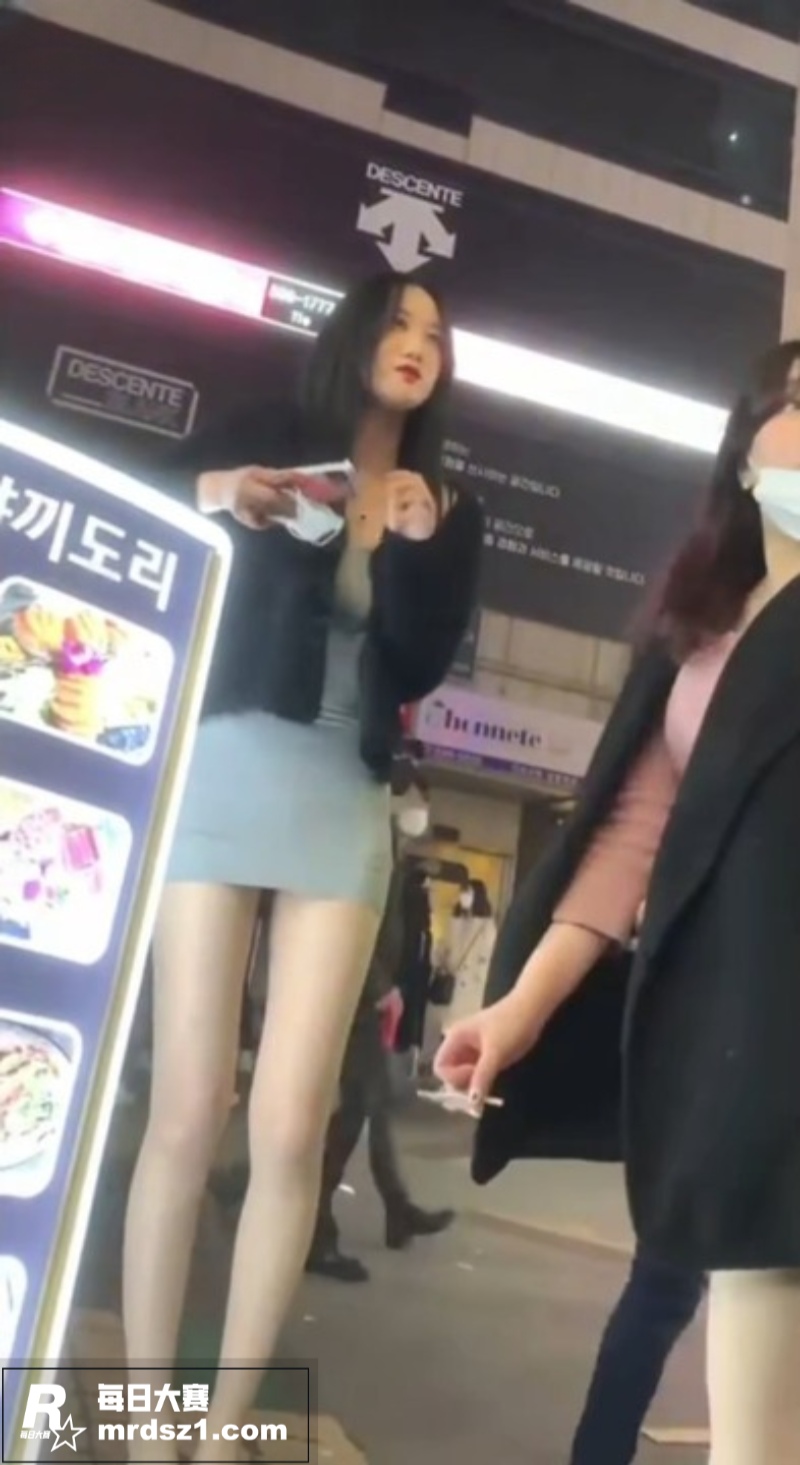 韩国深夜户外抄底偷拍相关图片2