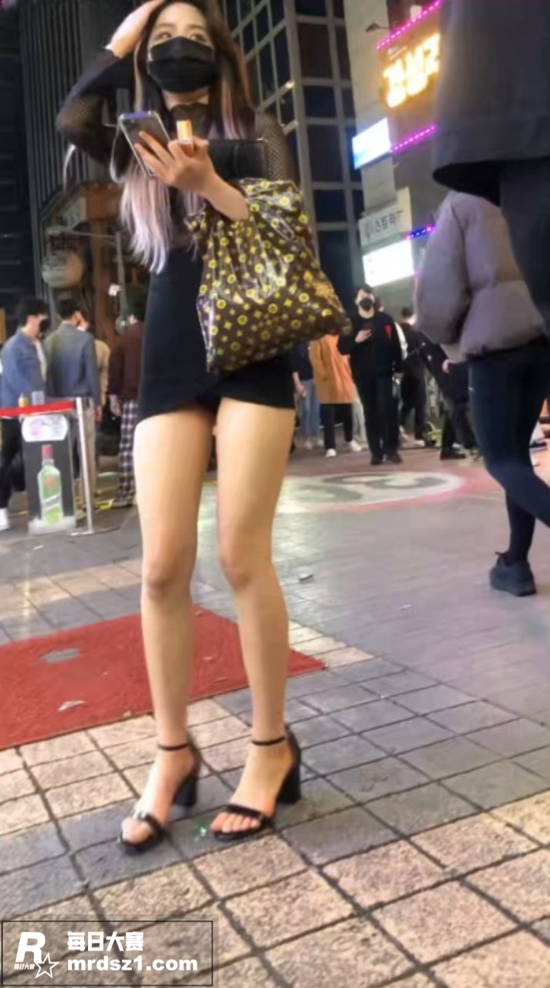 韩国深夜户外抄底偷拍相关图片7