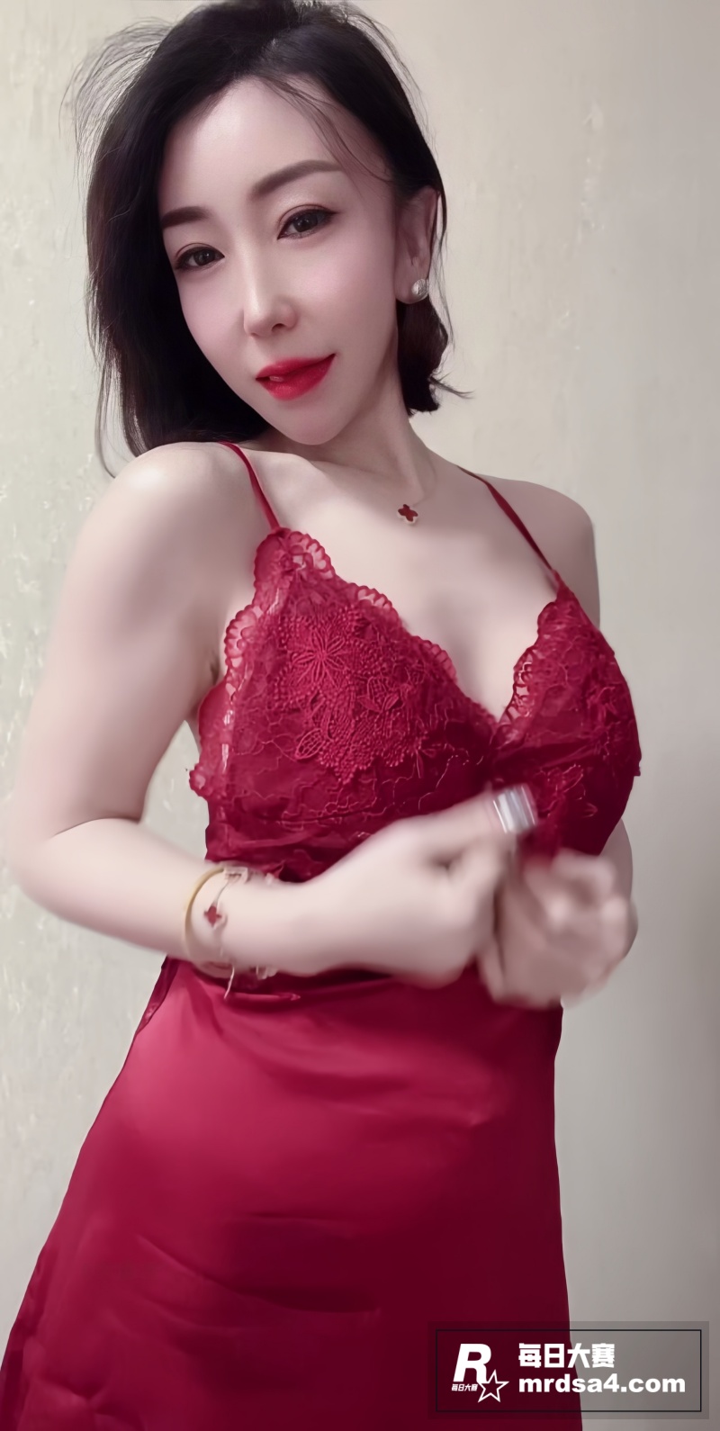 抖音极品巨乳少妇 苏相关图片1
