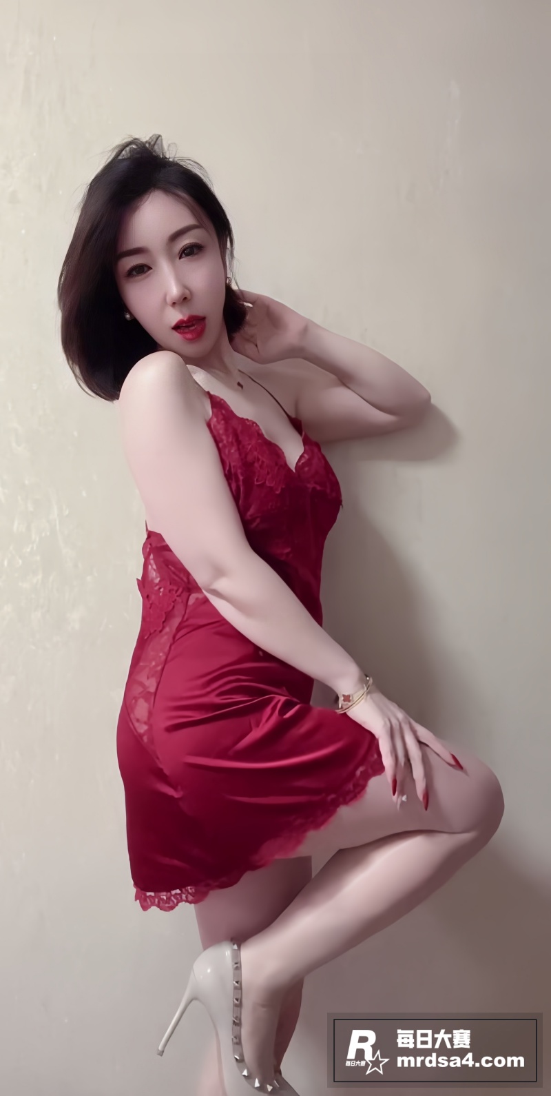 抖音极品巨乳少妇 苏相关图片4