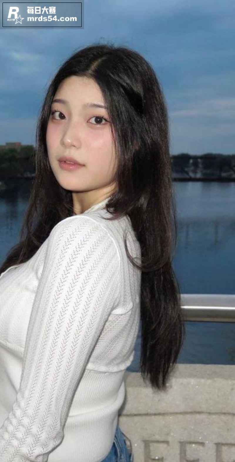 韩国高颜值巨乳网红 相关图片3