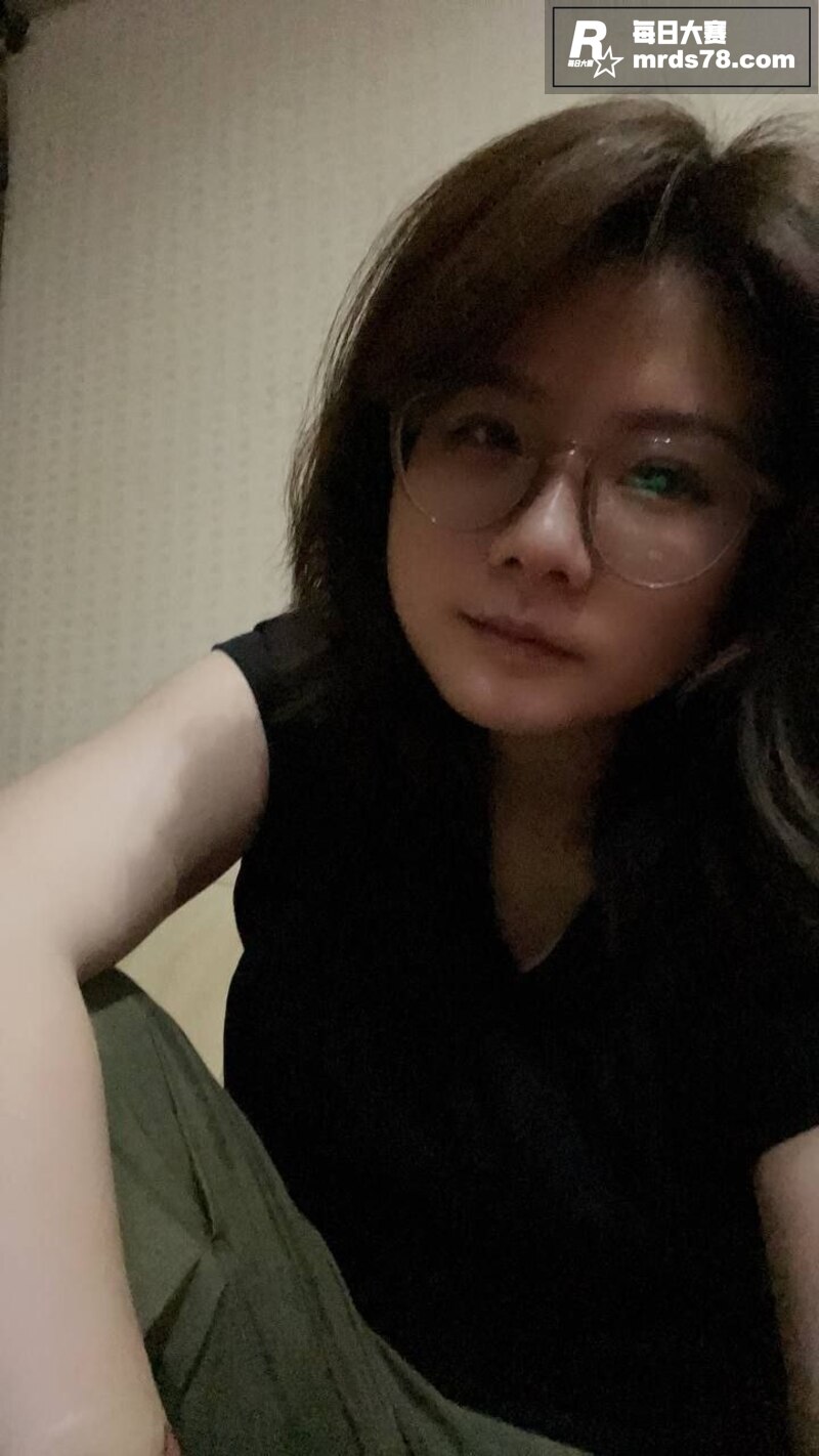 重庆大奶少妇婚内出轨相关图片1