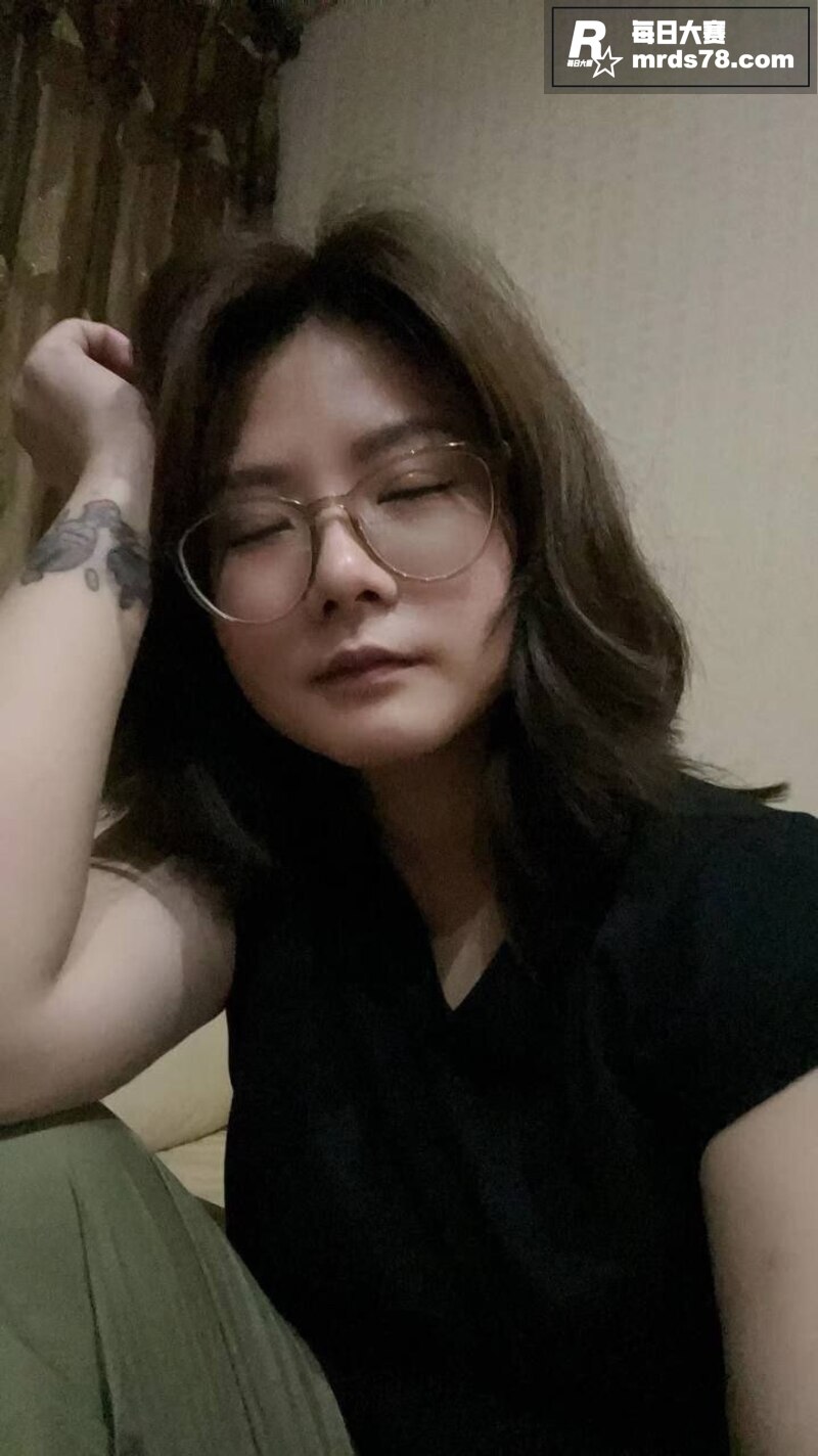 重庆大奶少妇婚内出轨相关图片3