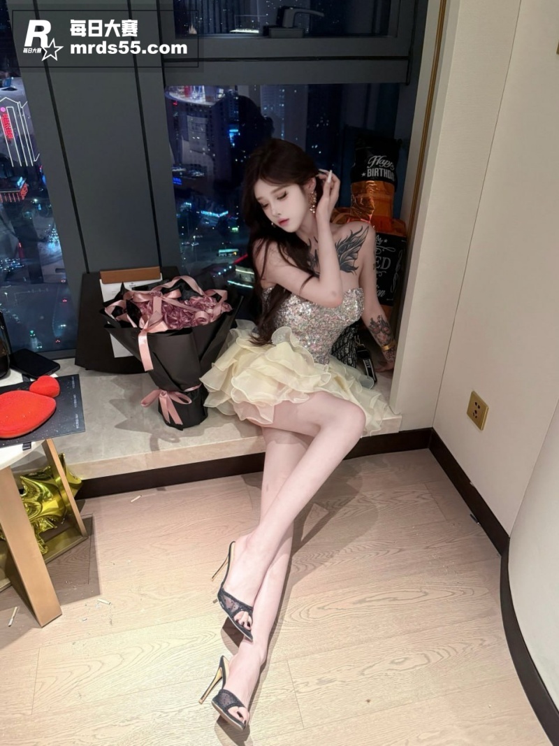 顶级高颜值御姐 琳琳相关图片2