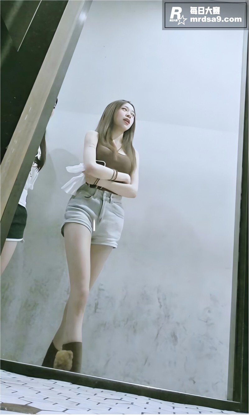 精品厕拍系列 大神女相关图片1