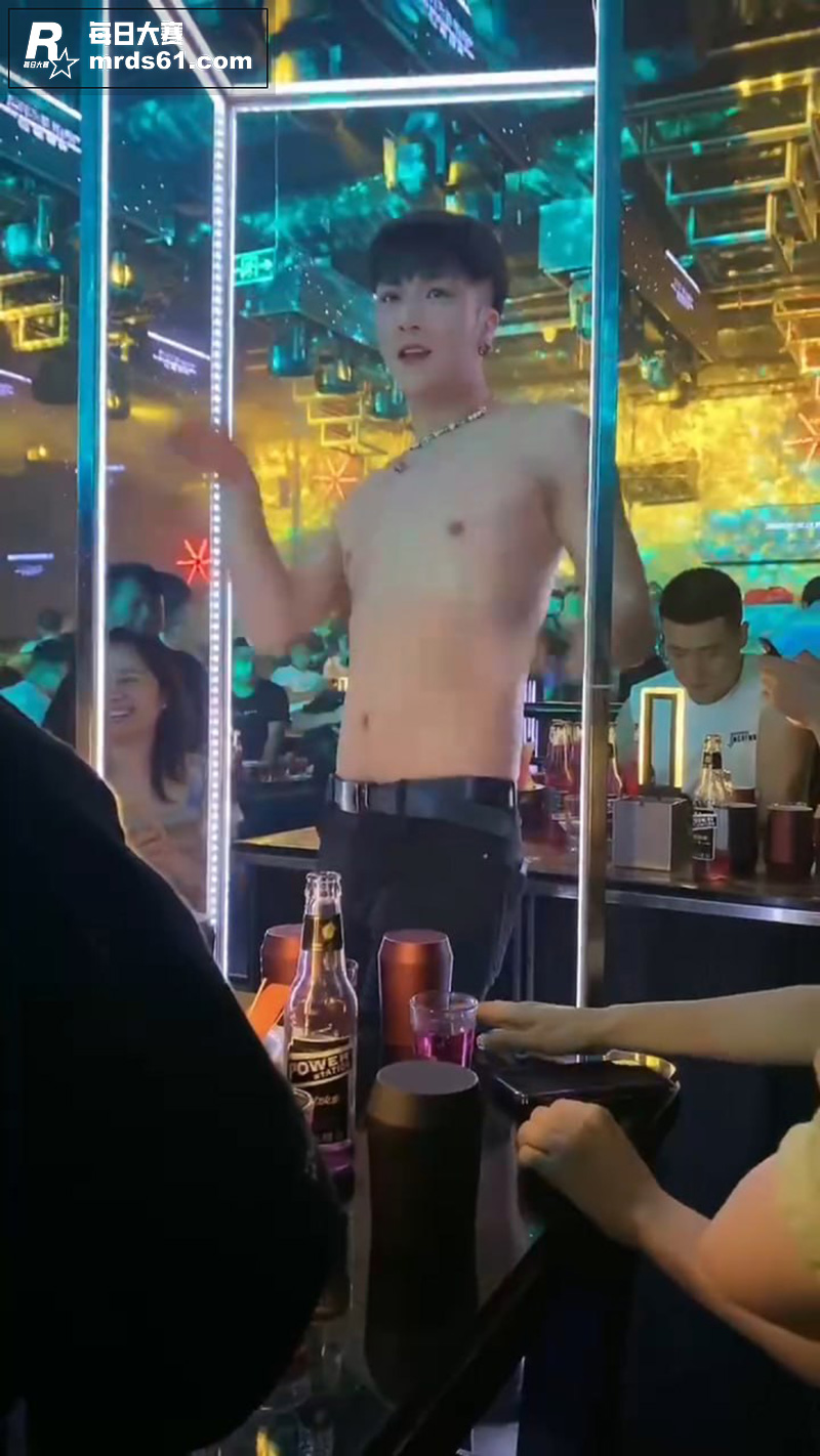 富婆和小仙女们的夜场相关图片1