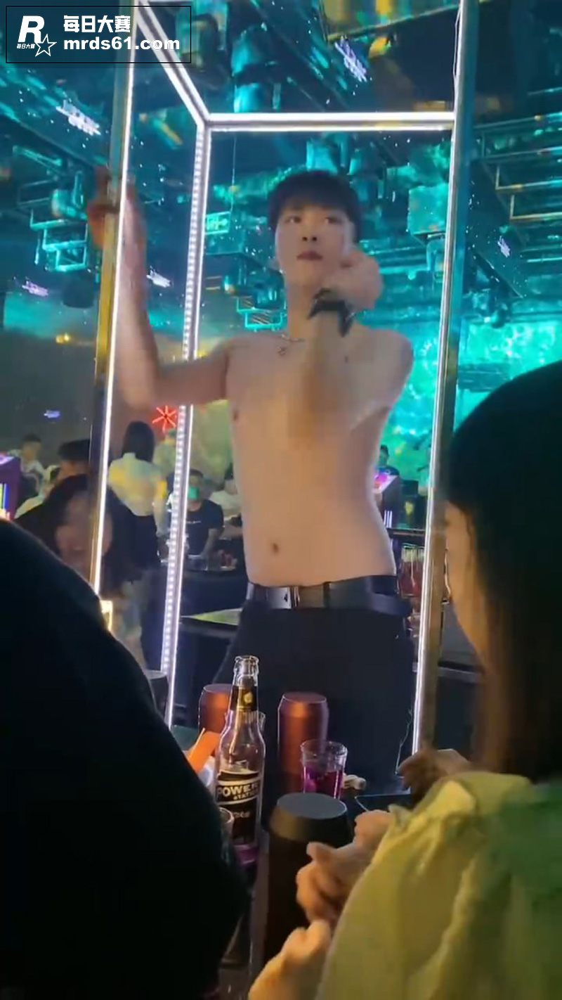 富婆和小仙女们的夜场相关图片2