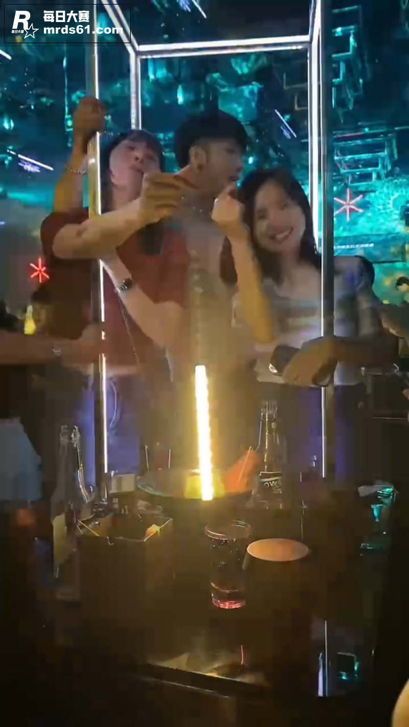 富婆和小仙女们的夜场相关图片4