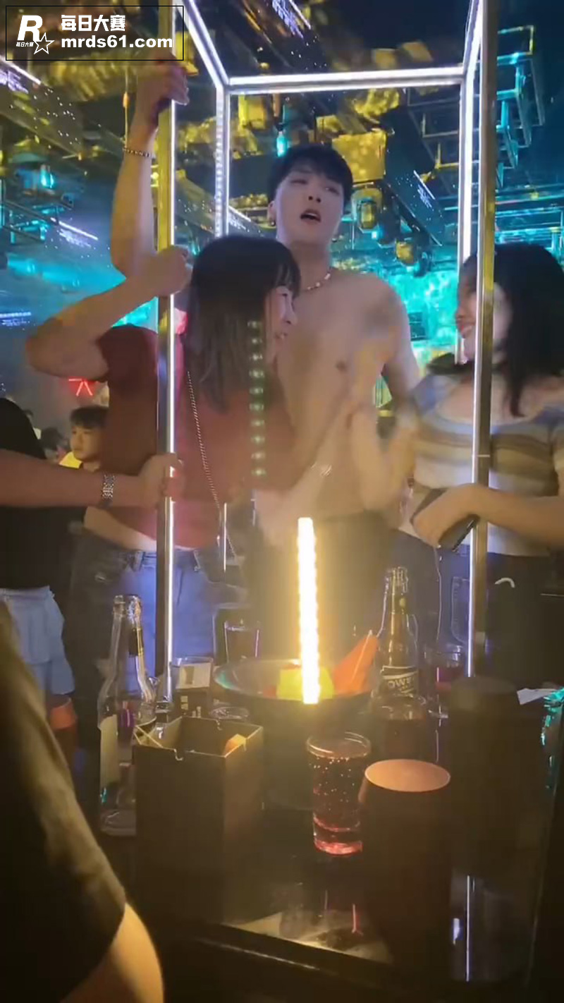 富婆和小仙女们的夜场相关图片5