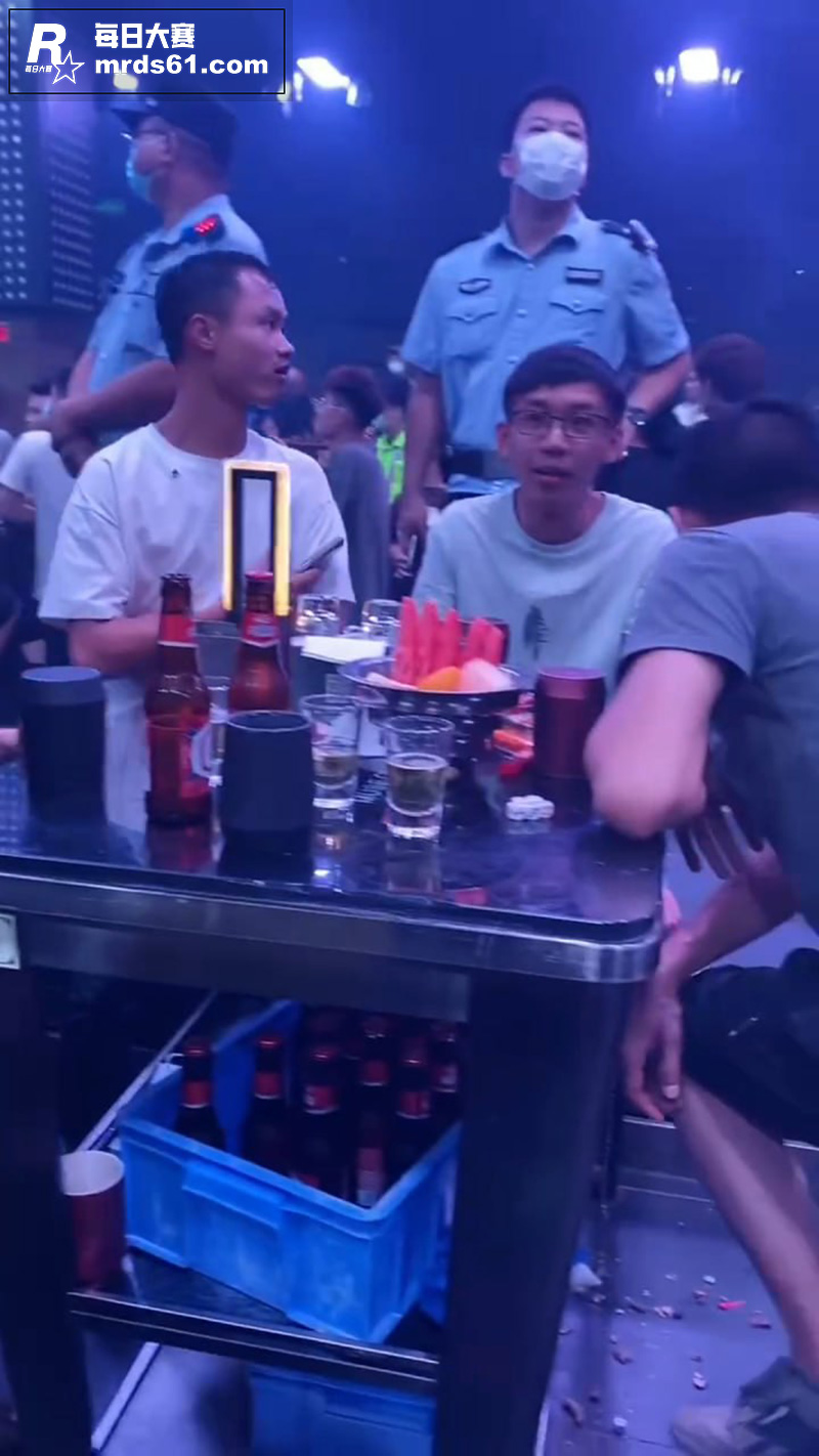 富婆和小仙女们的夜场相关图片6