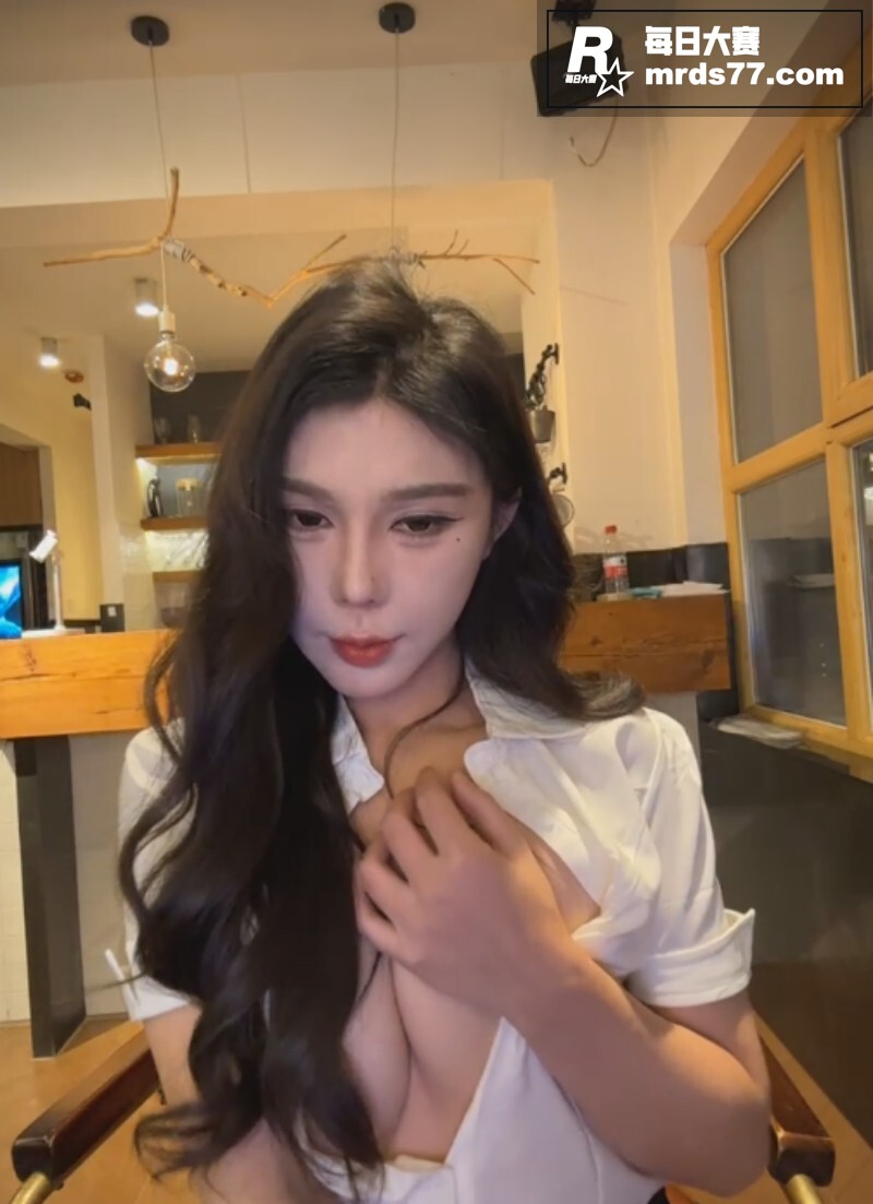 ST站巨乳御姐 li相关图片2