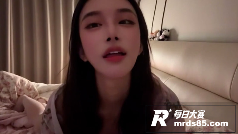 高颜值巨乳女神 小恩相关图片3