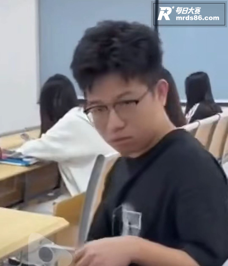 华南理工一男生课堂偷相关图片8