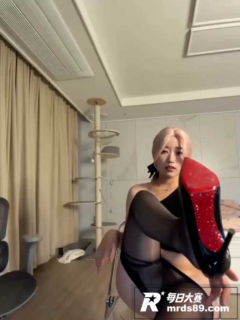 ST站高颜值巨乳肥臀相关图片1