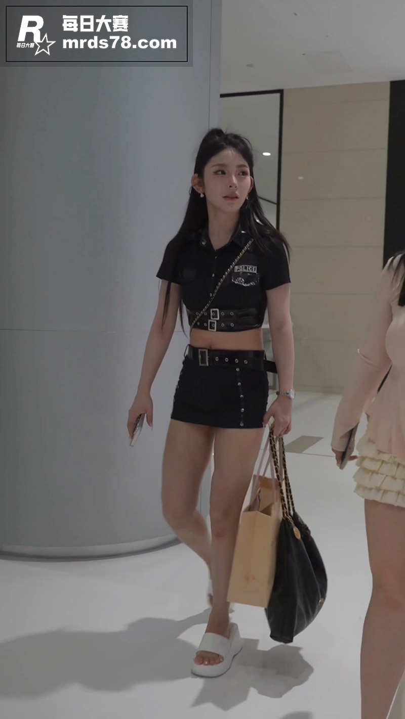街头偷拍网红美女 袁相关图片8