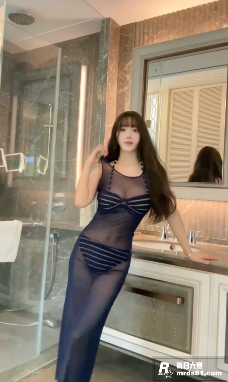 巨乳网红御姐女神 朱相关图片1