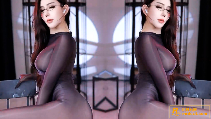 虎牙极品女神 桃一 相关图片2