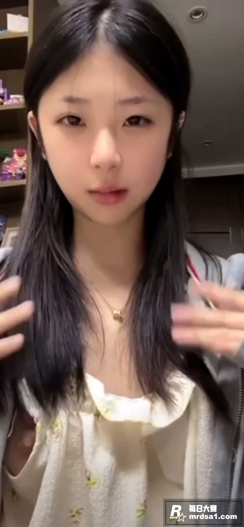 抖音高颜值网红走光合相关图片9