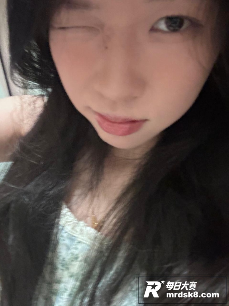 上海大学体育生反差女相关图片1