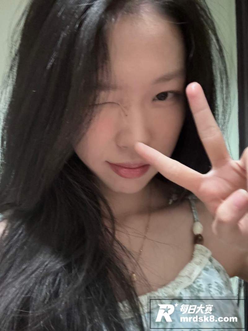 上海大学体育生反差女相关图片5