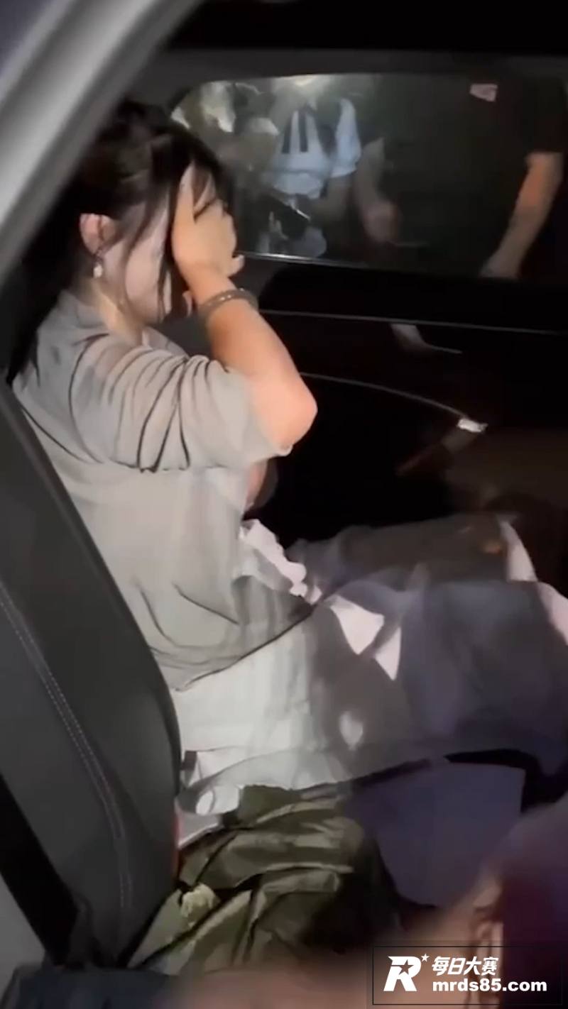 渣男开着原配买的奥迪相关图片3