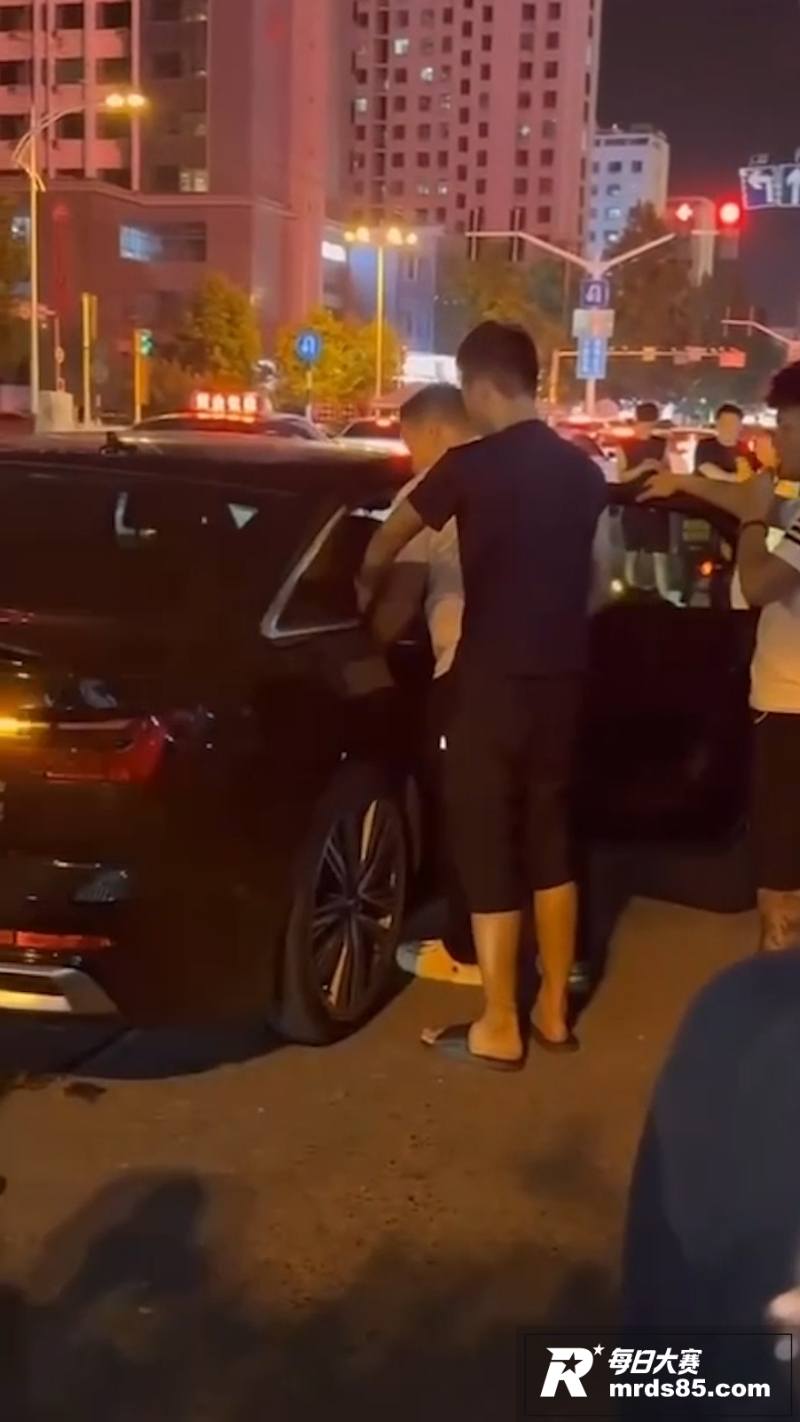 渣男开着原配买的奥迪相关图片8