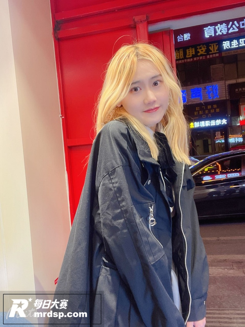 武汉高颜值极品在校女相关图片1