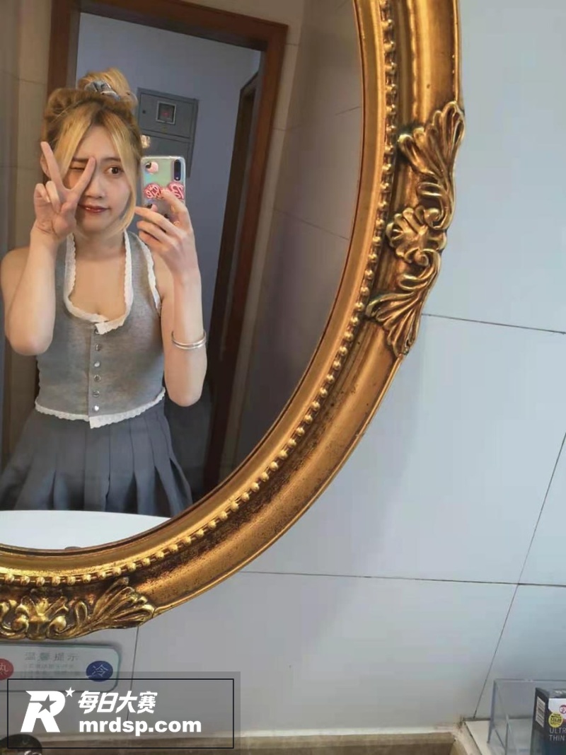 武汉高颜值极品在校女相关图片3