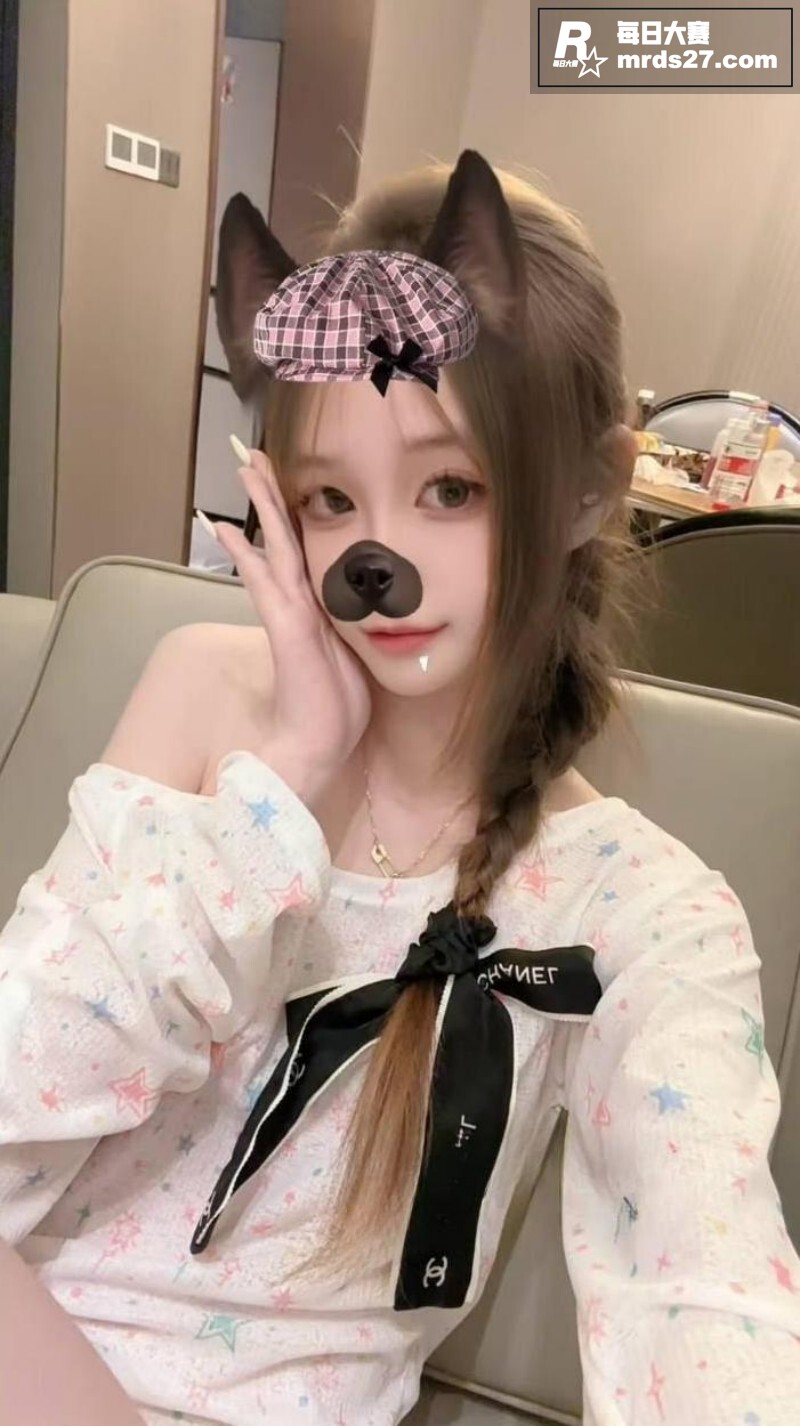 广东20岁高颜值嫩妹相关图片5