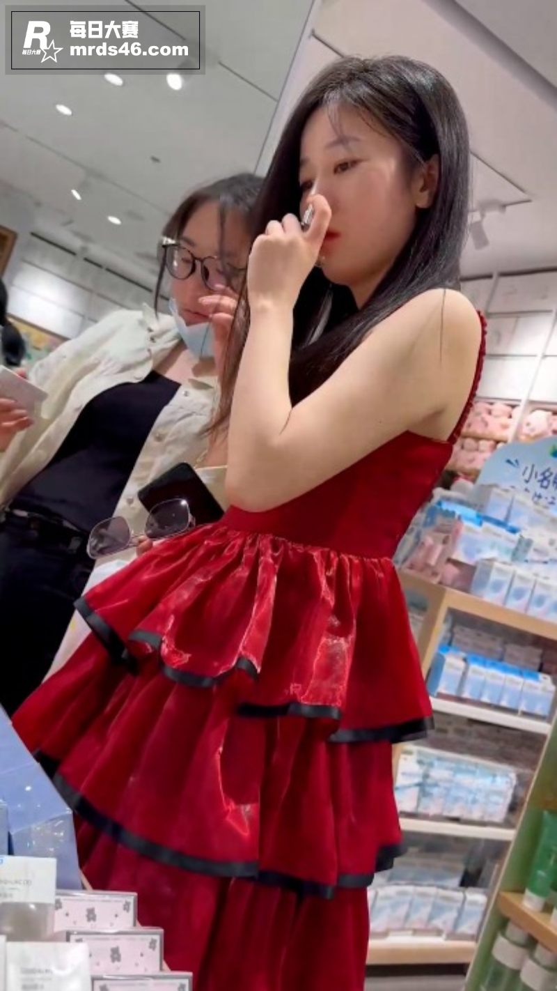 商场偷拍抄底 极品学相关图片2