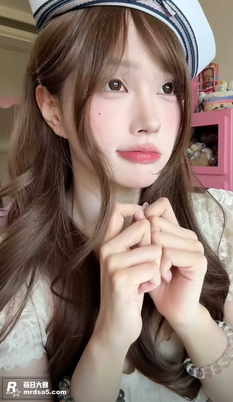 抖音纯欲风网红 小鱼相关图片3