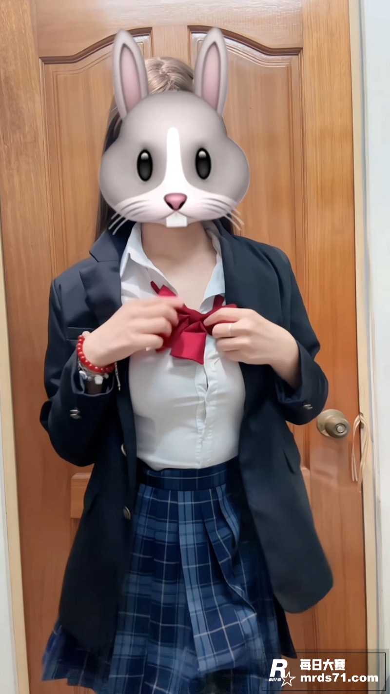 推特巨乳骚利姬 RI相关图片1