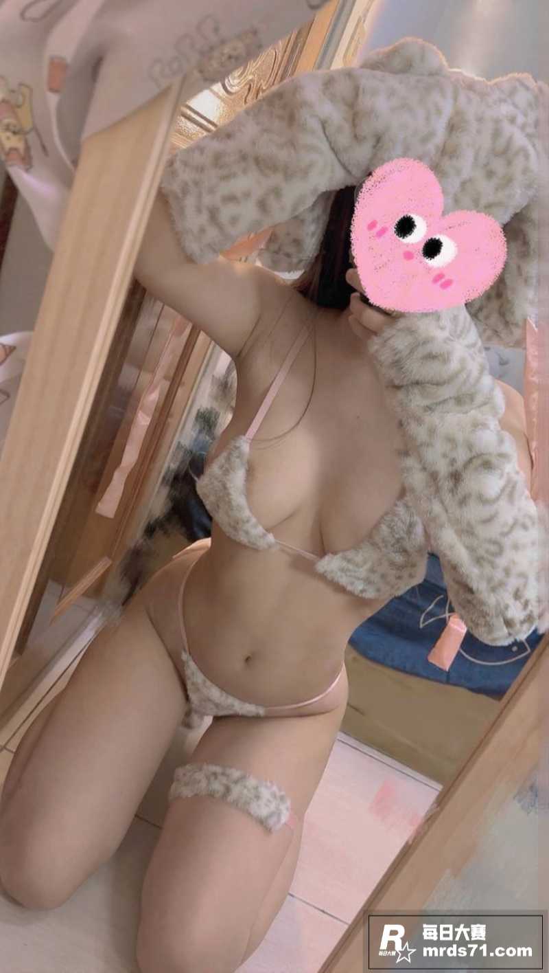推特巨乳骚利姬 RI相关图片5