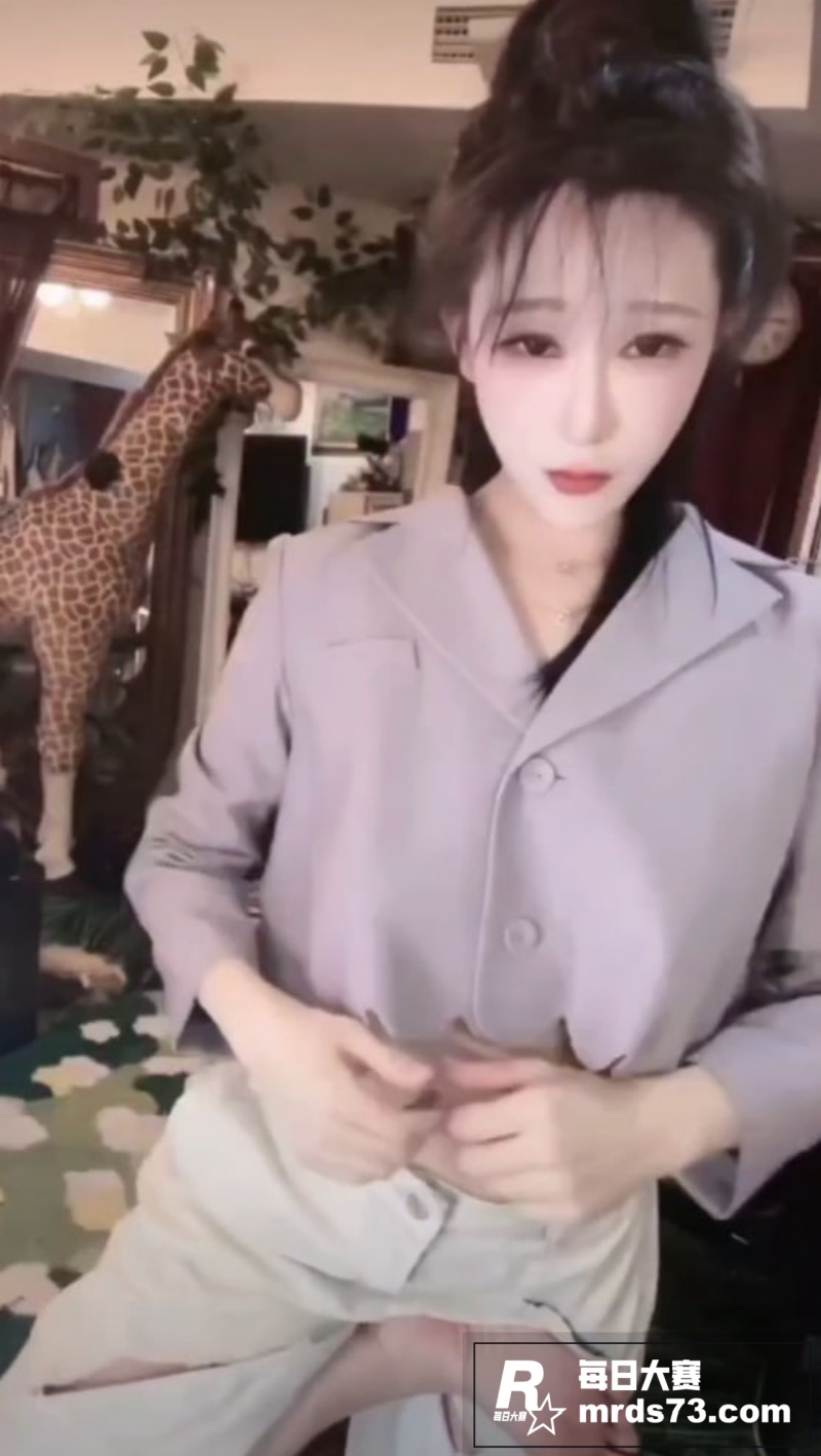 抖音快手网红闪现走光相关图片3