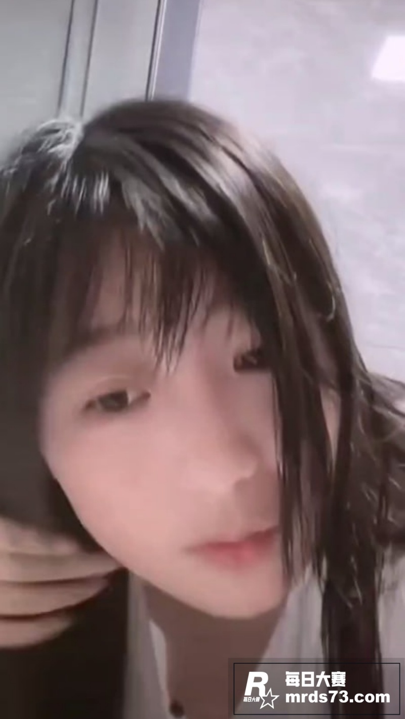 抖音快手网红闪现走光相关图片4
