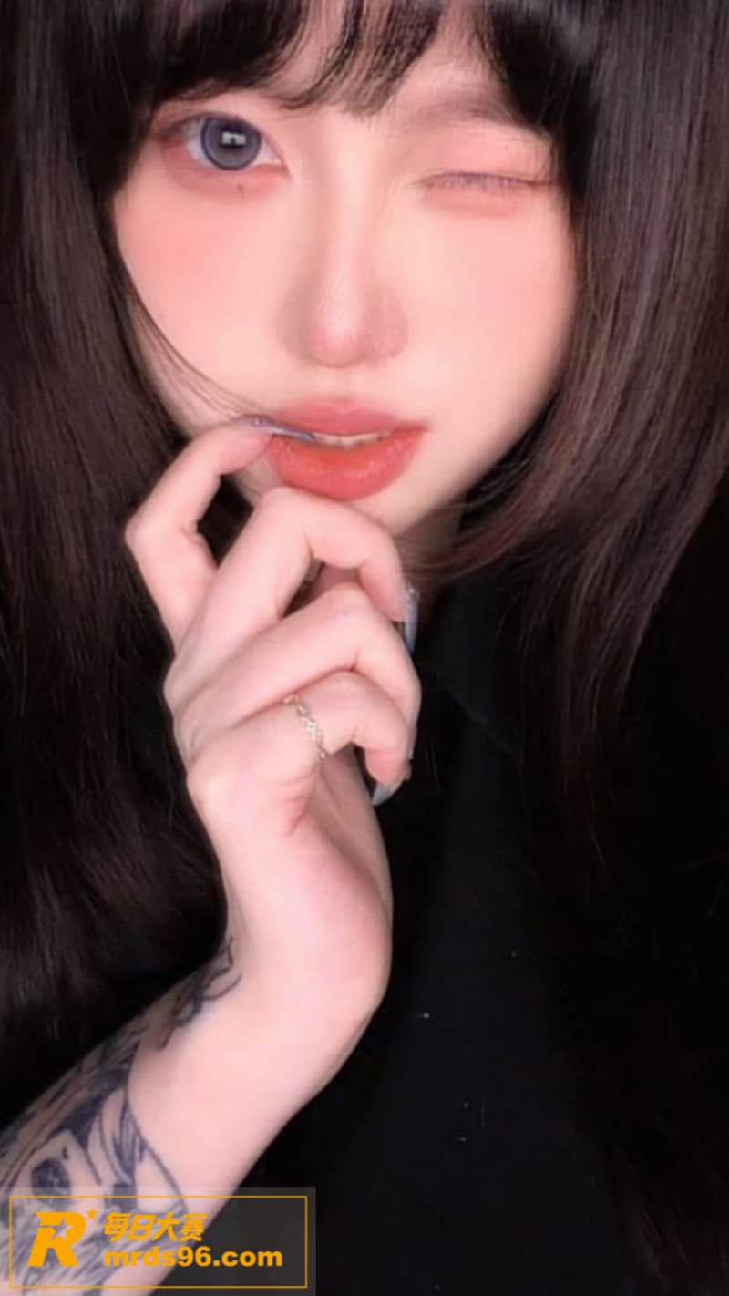 高颜值网红女神 花花相关图片3
