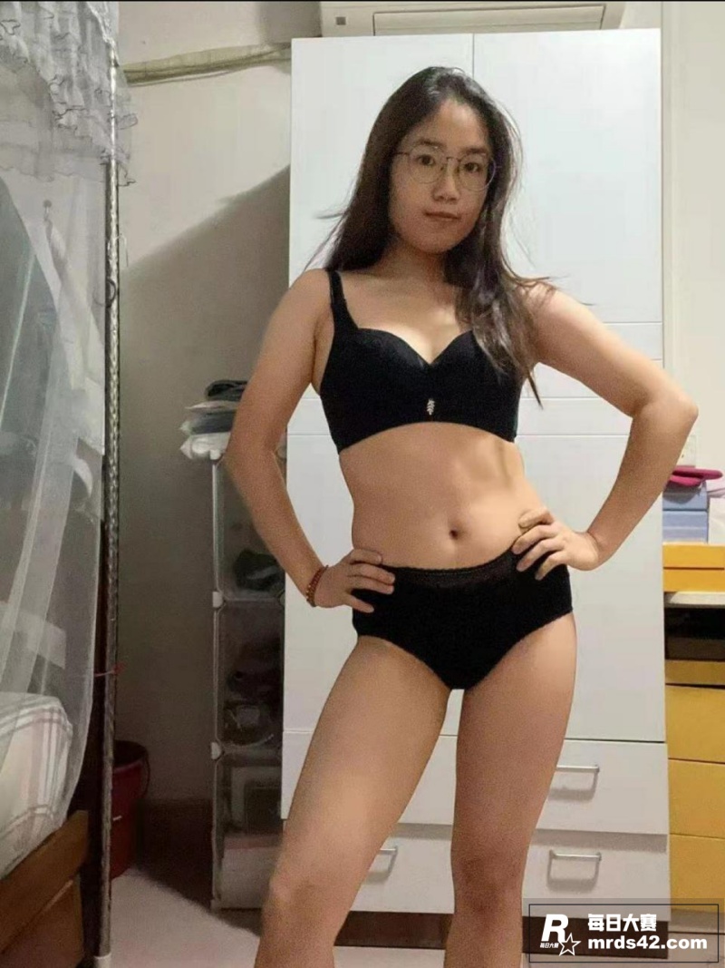 台湾大学生眼镜妹 l相关图片1